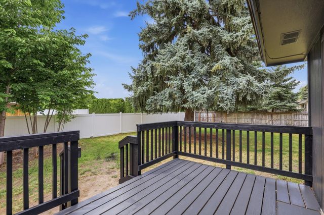 2318 S Calvin Rd, Veradale, WA 99037