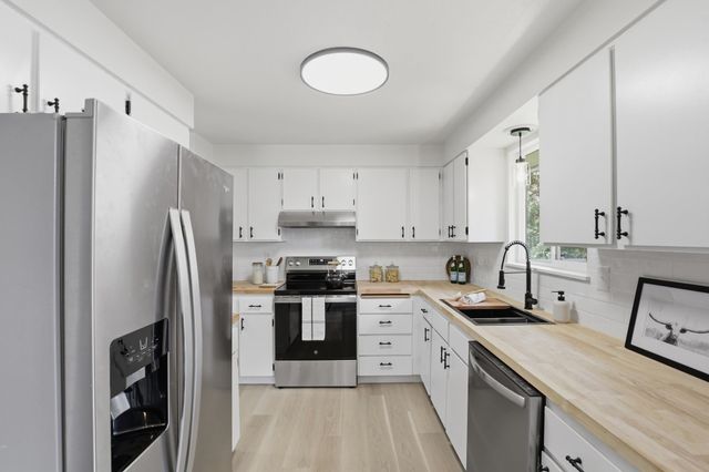 2318 S Calvin Rd, Veradale, WA 99037
