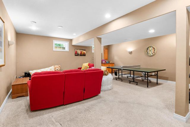 W310N6685 Caddy COURT, Hartland, WI 53029