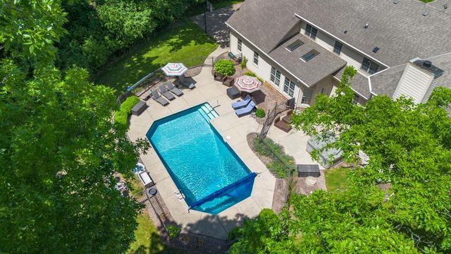 W310N6685 Caddy COURT, Hartland, WI 53029