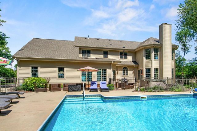 W310N6685 Caddy COURT, Hartland, WI 53029