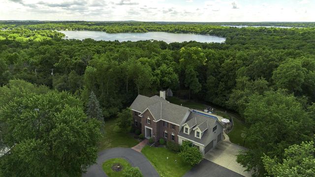W310N6685 Caddy COURT, Hartland, WI 53029