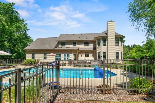 W310N6685 Caddy COURT, Hartland, WI 53029