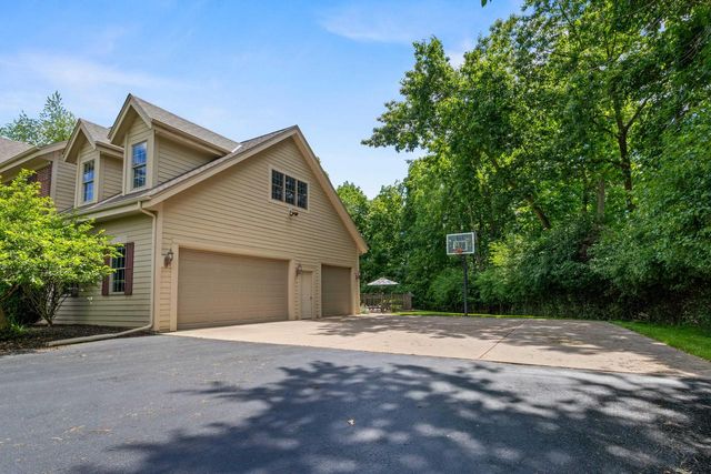 W310N6685 Caddy COURT, Hartland, WI 53029
