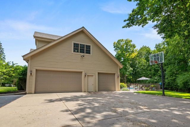 W310N6685 Caddy COURT, Hartland, WI 53029