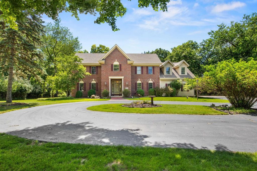 W310N6685 Caddy COURT, Hartland, WI 53029