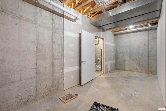 1101 2nd Street, Moline, IL 61265