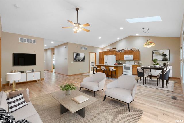 1101 2nd Street, Moline, IL 61265