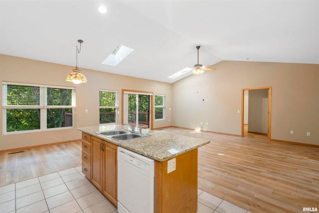 1101 2nd Street, Moline, IL 61265