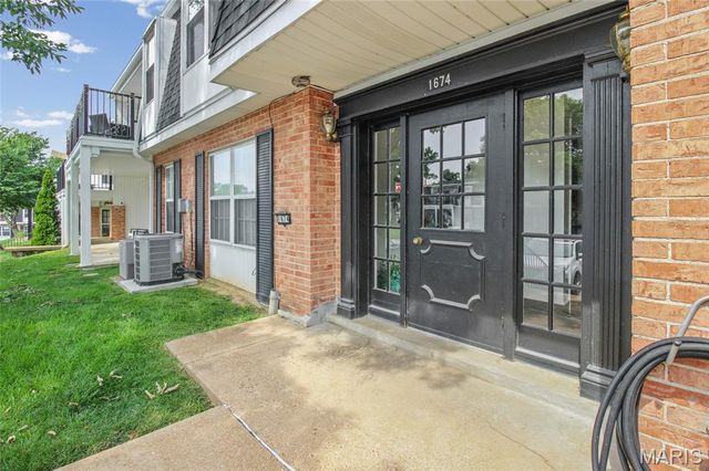 1674 Blue Ridge Drive H, St Louis, MO 63125