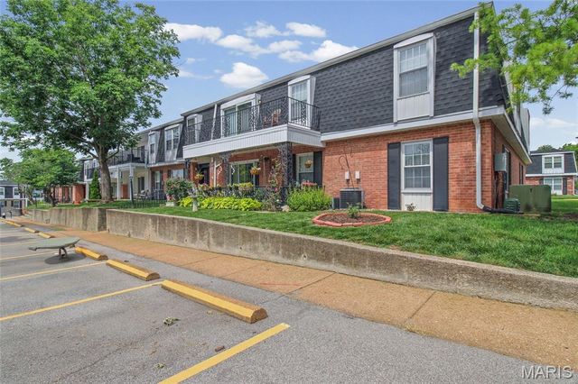 1674 Blue Ridge Drive H, St Louis, MO 63125