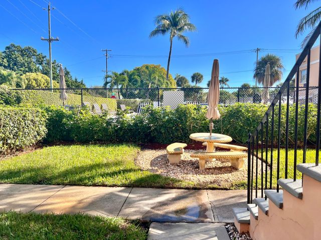 101 S GOLFVIEW Road 1, Lake Worth Beach, FL 33460