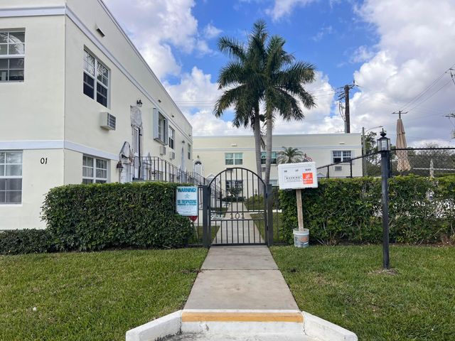 101 S GOLFVIEW Road 1, Lake Worth Beach, FL 33460
