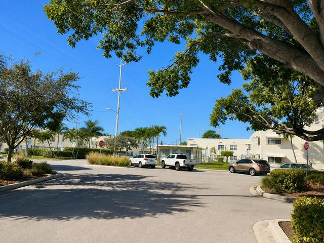 101 S GOLFVIEW Road 1, Lake Worth Beach, FL 33460