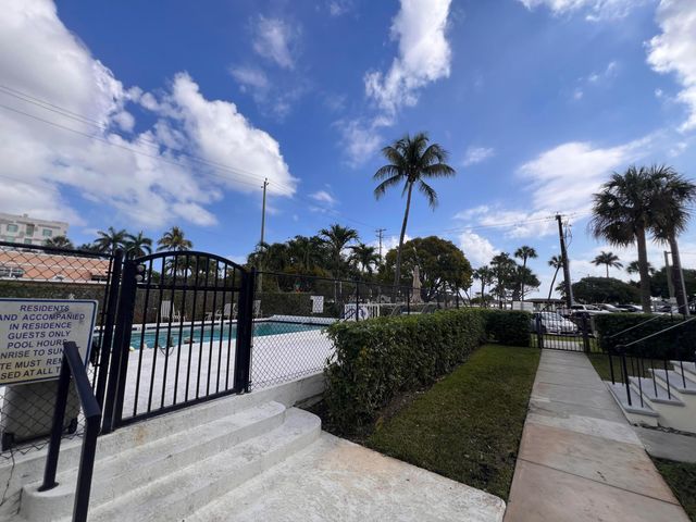 101 S GOLFVIEW Road 1, Lake Worth Beach, FL 33460