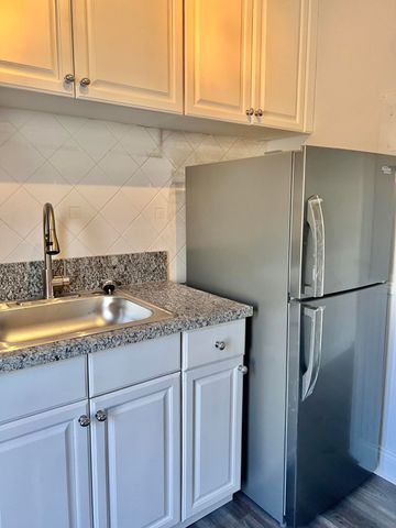 101 S GOLFVIEW Road 1, Lake Worth Beach, FL 33460