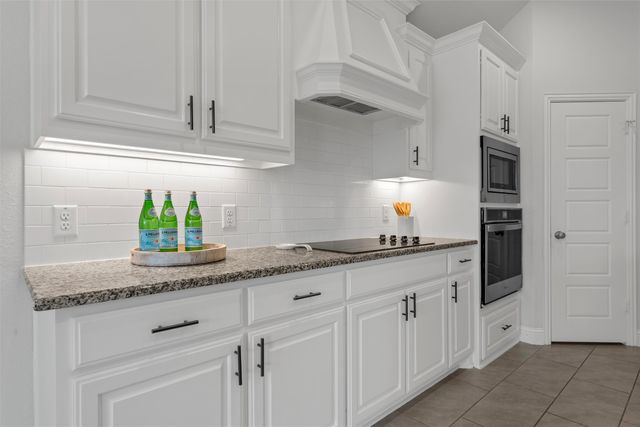 905 Heriot Court, Mcgregor, TX 76657