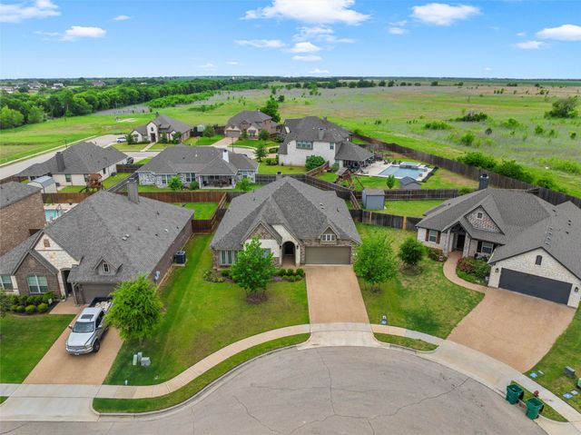 905 Heriot Court, Mcgregor, TX 76657