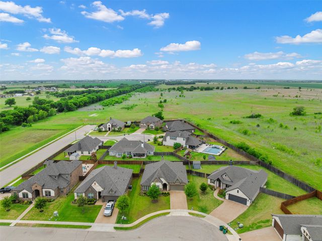 905 Heriot Court, Mcgregor, TX 76657