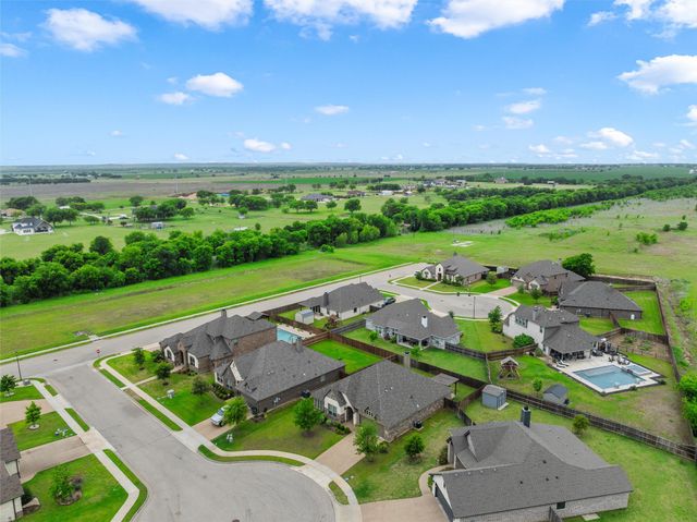 905 Heriot Court, Mcgregor, TX 76657