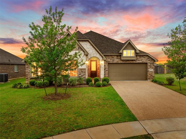 905 Heriot Court, Mcgregor, TX 76657