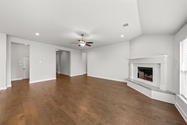 905 Heriot Court, Mcgregor, TX 76657