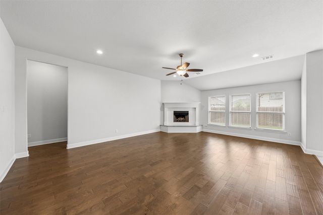 905 Heriot Court, Mcgregor, TX 76657