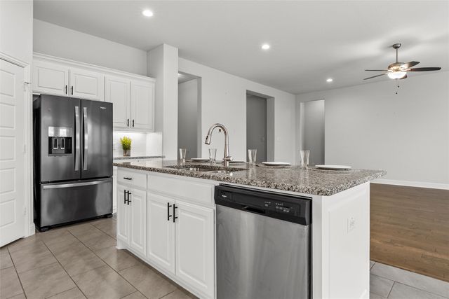 905 Heriot Court, Mcgregor, TX 76657
