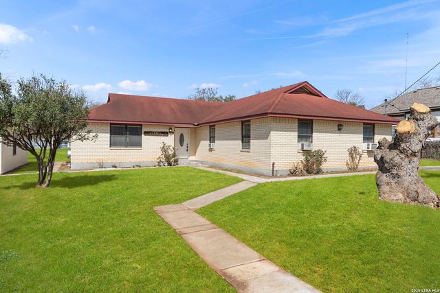 105 East St, Stockdale, TX 78160