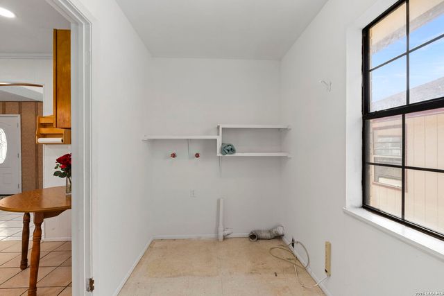 105 East St, Stockdale, TX 78160