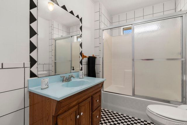 105 East St, Stockdale, TX 78160