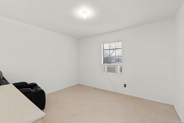 105 East St, Stockdale, TX 78160