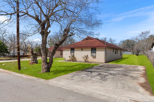 105 East St, Stockdale, TX 78160