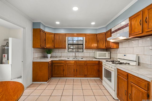 105 East St, Stockdale, TX 78160