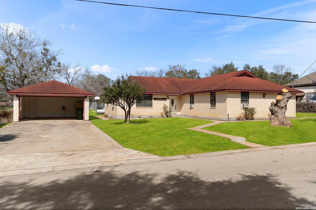 105 East St, Stockdale, TX 78160