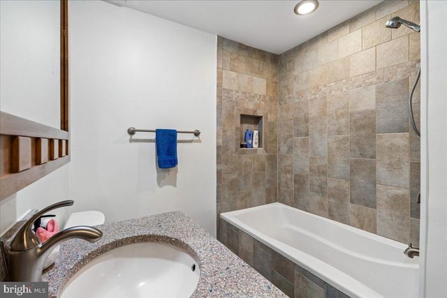 25 TIVOLI LAKE CT, Silver Spring, MD 20906