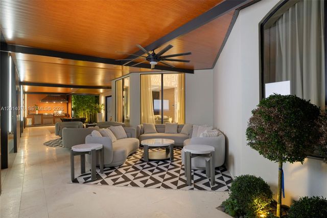 541 E Enclave Cir E, Pembroke Pines, FL 33027
