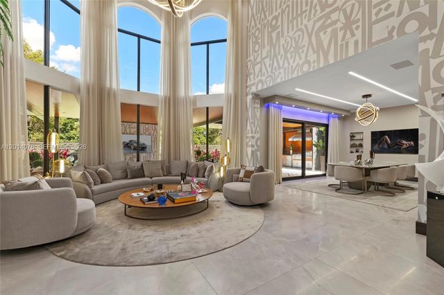 541 E Enclave Cir E, Pembroke Pines, FL 33027