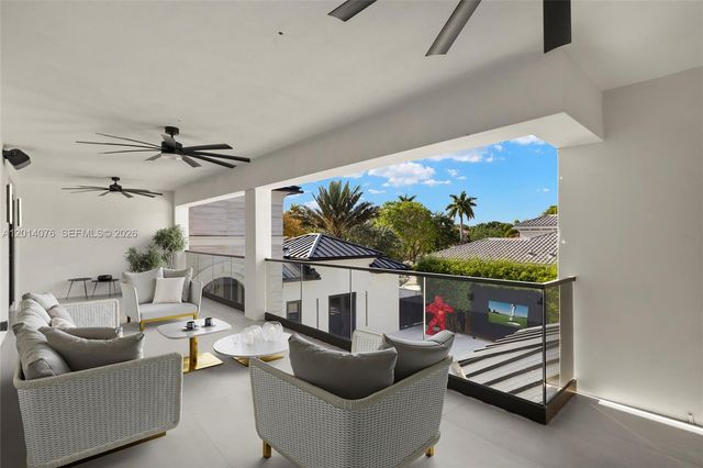541 E Enclave Cir E, Pembroke Pines, FL 33027