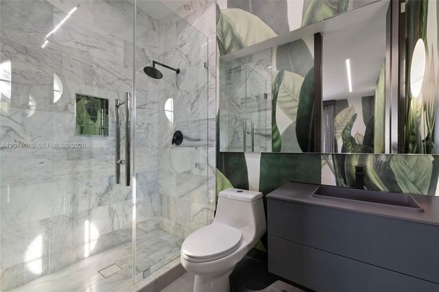 541 E Enclave Cir E, Pembroke Pines, FL 33027