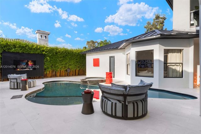 541 E Enclave Cir E, Pembroke Pines, FL 33027