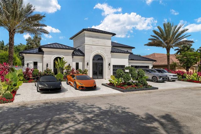 541 E Enclave Cir E, Pembroke Pines, FL 33027