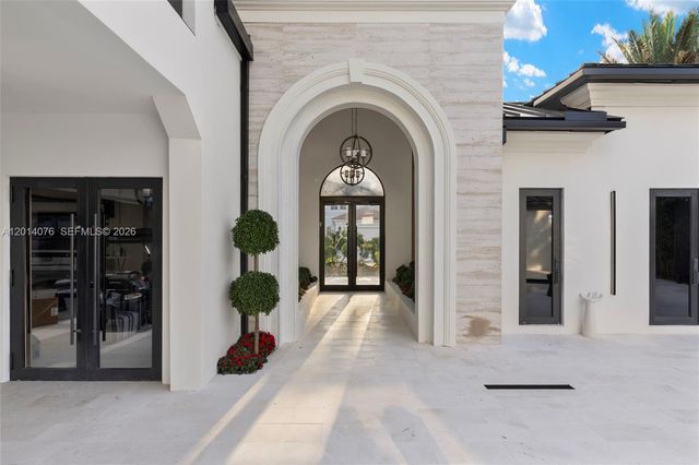 541 E Enclave Cir E, Pembroke Pines, FL 33027