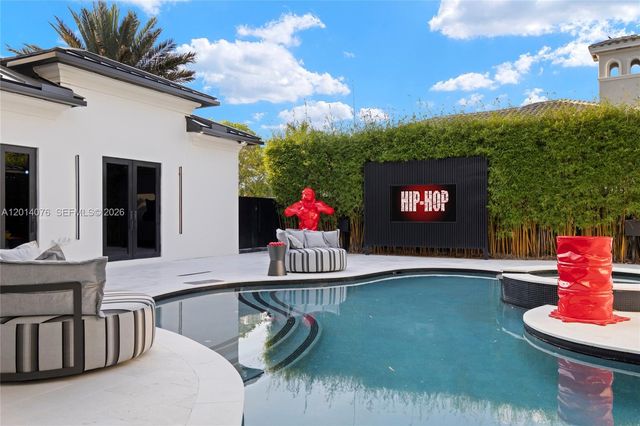 541 E Enclave Cir E, Pembroke Pines, FL 33027