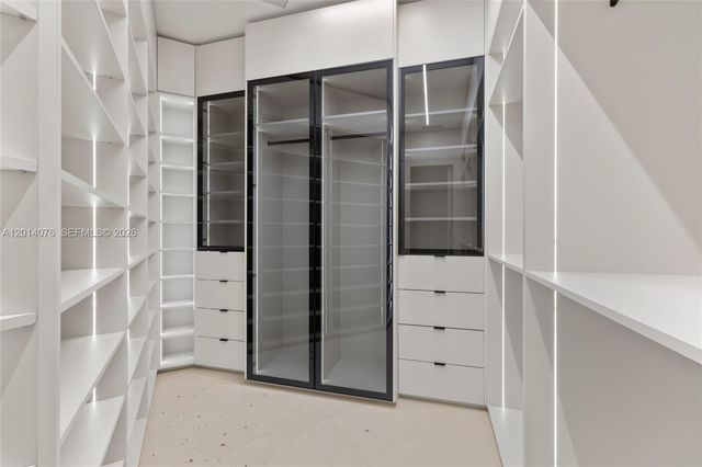 541 E Enclave Cir E, Pembroke Pines, FL 33027