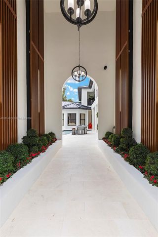 541 E Enclave Cir E, Pembroke Pines, FL 33027