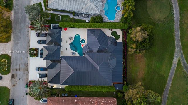 541 E Enclave Cir E, Pembroke Pines, FL 33027