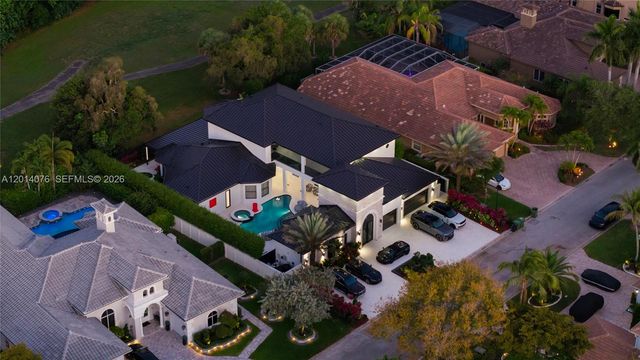 541 E Enclave Cir E, Pembroke Pines, FL 33027