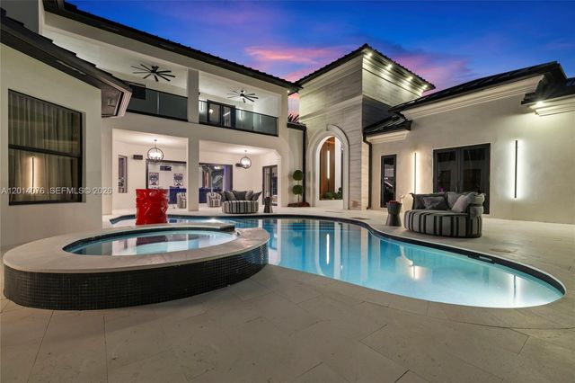 541 E Enclave Cir E, Pembroke Pines, FL 33027