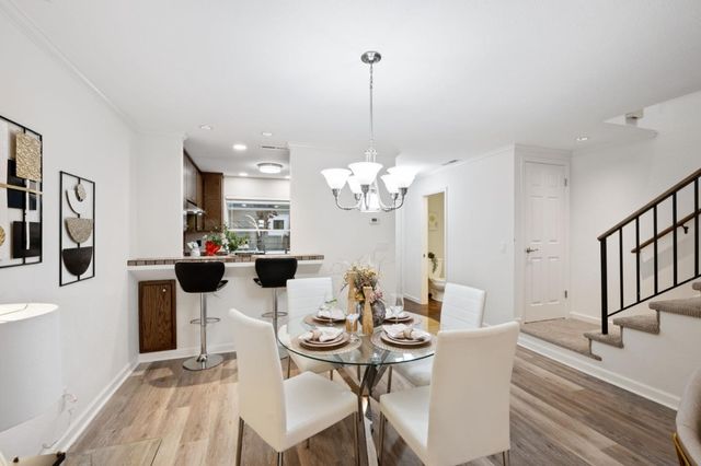 2071 Plymouth Street J, Mountain View, CA 94043